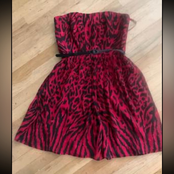 Dress was worn once! Lightweight and fun to wear. Makes a nice cocktail dress! - Picture 4 of 4